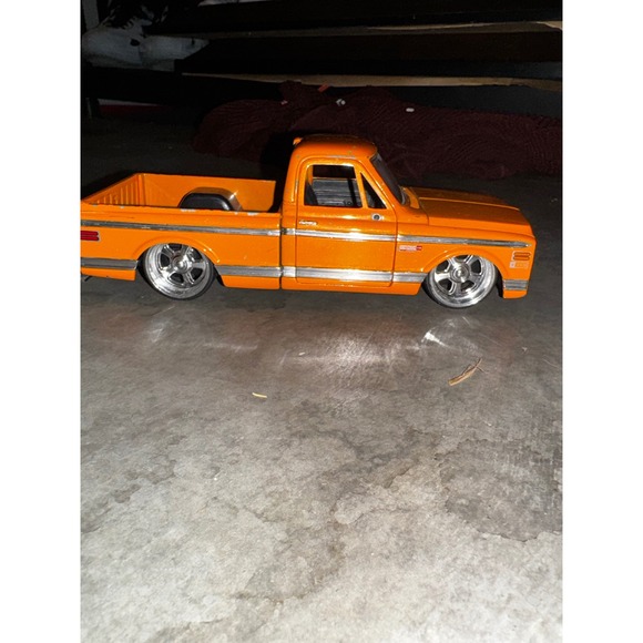 Jada Toys Chevy Cheyenne Pickup Truck 1:24 Orange Diecast Car Model and Jada Blk - Picture 1 of 15